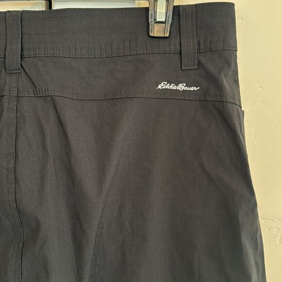 Eddie Bauer Black Skirt Bermuda Skort Stretch Slightly Curvy Regular Size 8 NWT - Picture 3 of 12